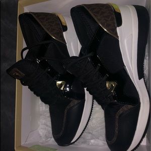 WOMENS MICHEAL KORS SNEAKERS